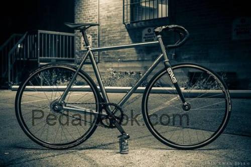 Seven Cycles Cafe Racer S specs and reviews